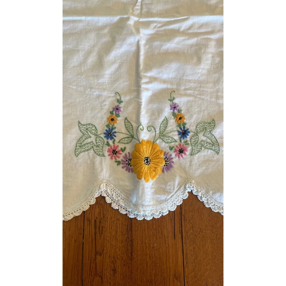 Vtg Hand Embroidered Floral Pillowcases Crochet Lace Pair 17x34